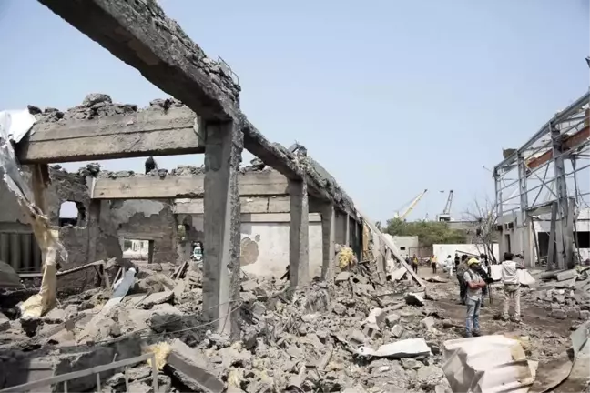 Yemen Hükümeti, İsrail'in Hudeyde'ye Yönelik Hava Saldırılarını Kınadı