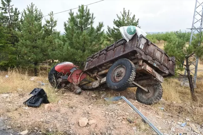 Malatya'da Otobüs-Traktör Çarpışması: 1 Ölü, 1 Yaralı