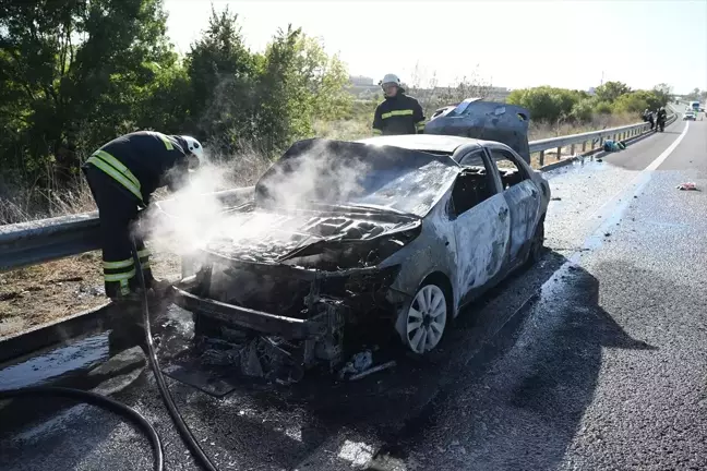 Edirne'de Seyir Halindeyken Alev Alan Otomobil Kullanılamaz Hale Geldi