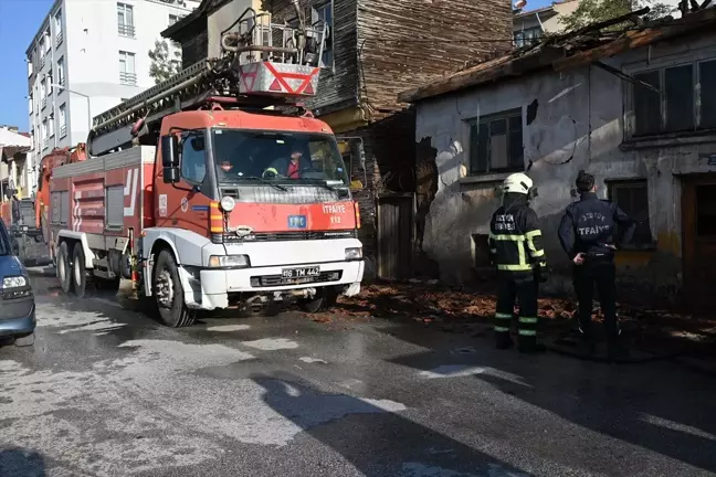 Bilecik'te Metruk Binada Yangın Çıktı