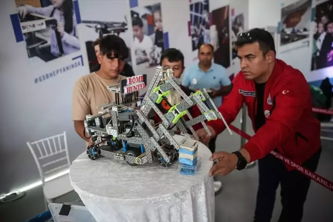 Ceyhan Gençlik Merkezi'nden 'Bomba Avcısı' Robotu TEKNOFEST'te Sergileniyor