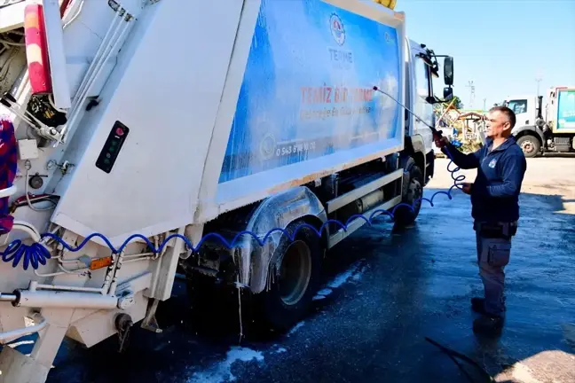 Terme Belediyesi Çöp Konteynerlerini Dezenfekte Ediyor