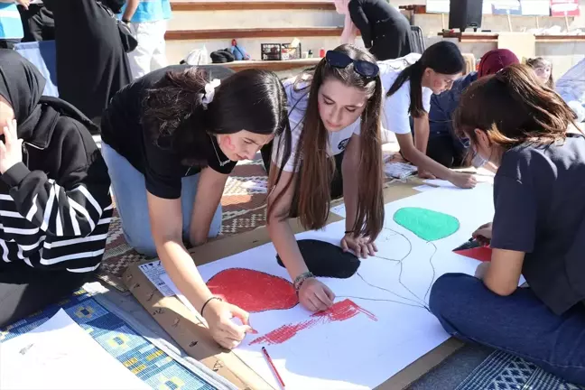 Amasya'da Filistinli Çocuklar İçin Çizim Etkinliği Düzenlendi