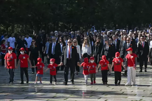 LÖSEV Üyeleri Lösemili Çocuklarla Anıtkabir'i Ziyaret Etti