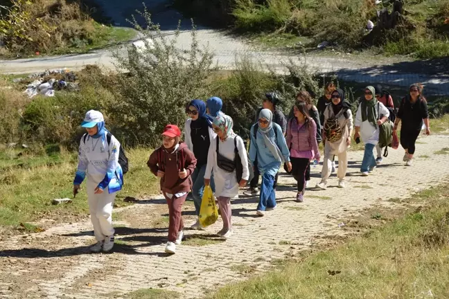 Kadınlar Doğa Yürüyüşü ile Sağlıklı Yaşama ve Doğa Koruma Vurgusu Yaptı