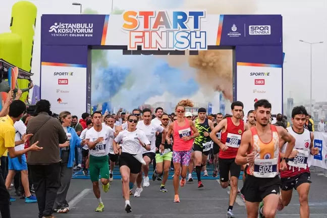 İstanbul'da Colour Run Etkinliği Renkli Anlara Sahne Oldu