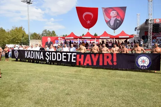 Turgutlu Yağlı Güreşleri'nde İsmail Balaban Başpehlivan Oldu