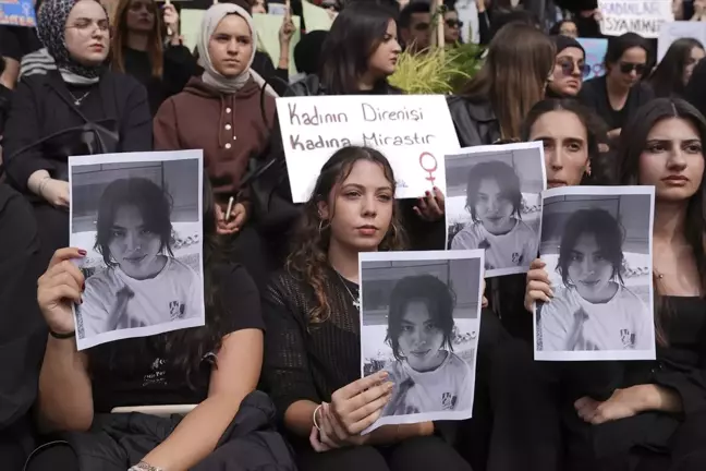 İstanbul Medipol Üniversitesi'nde Kadın Cinayetlerine Karşı Protesto