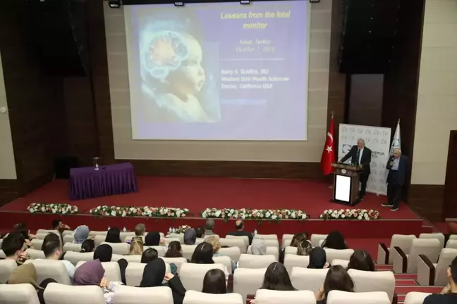 Tokat Gaziosmanpaşa Üniversitesi'nde Yeni Doğanlarda Nörolojik Hasarların Önlenmesi Konferansı Düzenlendi