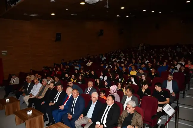 Vezirköprü'de 'İlçemizden Yetişenler' Konferansı Düzenlendi