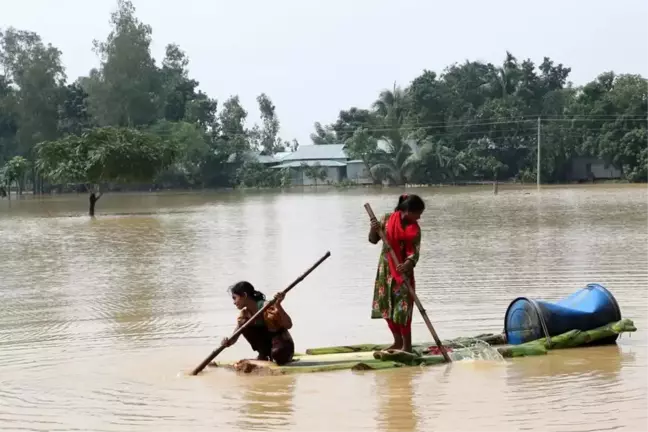 Bangladeş'te Şiddetli Yağışlar Sel Felaketine Yol Açtı