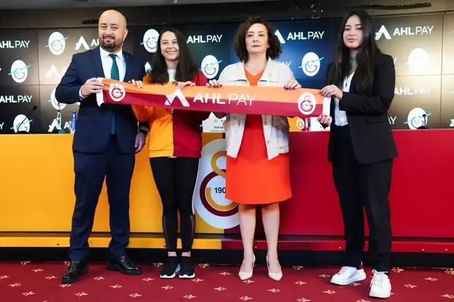 Galatasaray'dan Otizmli Yüzme Takımına Sponsorluk Anlaşması