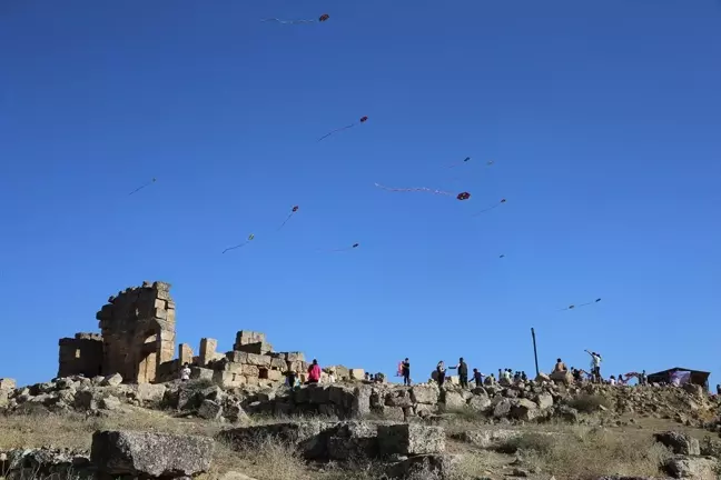 Diyarbakır'da 'Zerzevan Uçurtma ve Okçuluk Şenliği' Kutlandı