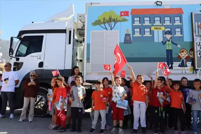 Finike'de Emniyet Kemeri Farkındalık Etkinliği Düzenlendi