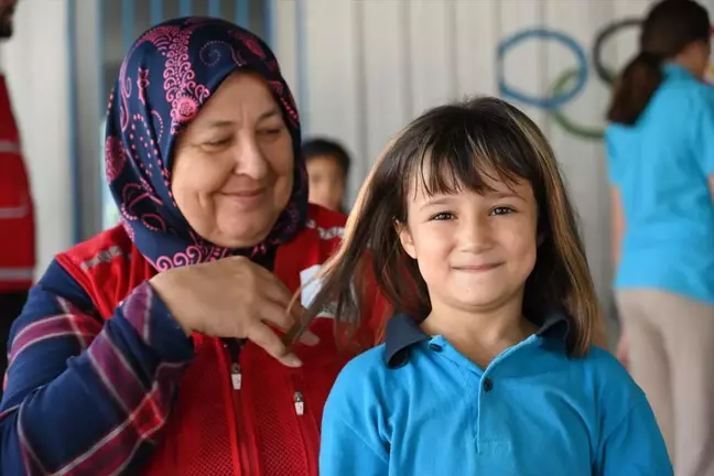 Türk Kızılay'dan Ücretsiz Saç Kesimi Etkinliği