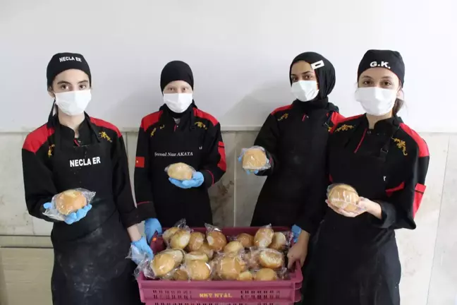 Aksaray'da Öğrenciler Ekmek Üreterek Hem Öğreniyor Hem Kazanıyor