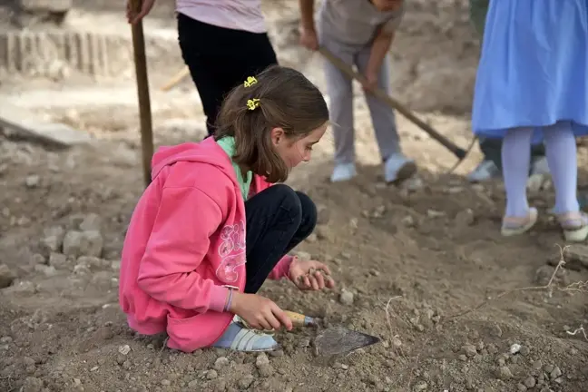 Kız Çocukları Dünya Günü'nde Kastabala Antik Kenti'nde Kazı Çalışmaları