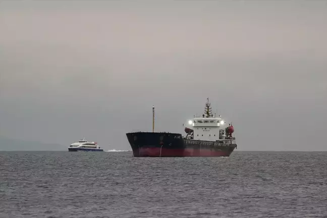 İstanbul Boğazı'nda Gemi Trafiği Yeniden Başladı