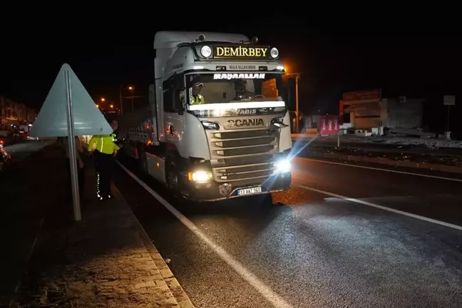 Diyarbakır'da Tırın Çarptığı Yaya Ağır Yaralandı