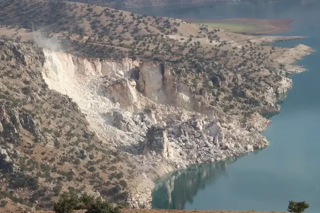 Siirt'te Heyelan Sonrası Arama Çalışmaları Devam Ediyor