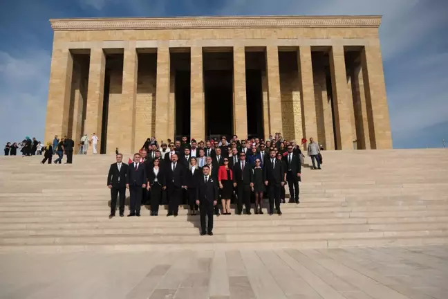 Genç Parti Heyeti Anıtkabir'i Ziyaret Etti