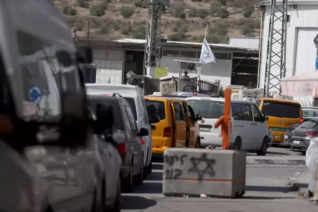 İsrail, iki yıldır kuşatma altında tuttuğu Nablus kentini 