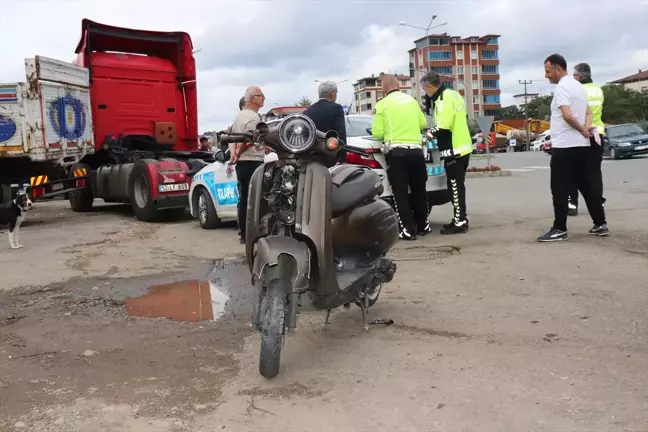 Ünye'de Motosiklet ve Servis Araçları Çarpıştı: 1 Yaralı