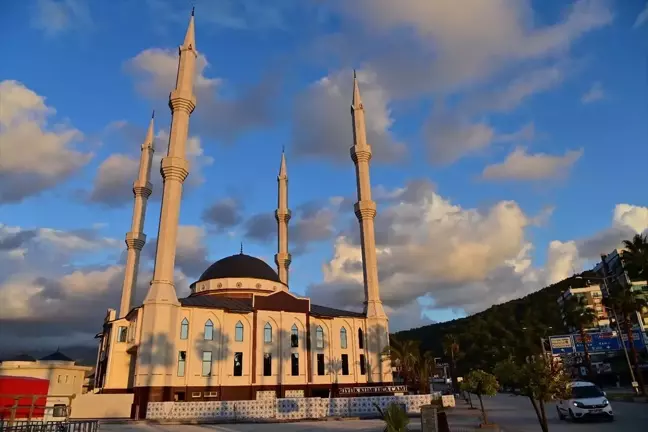 Kumluca Belediyesi'nden 100. Yıl Camisi Devri