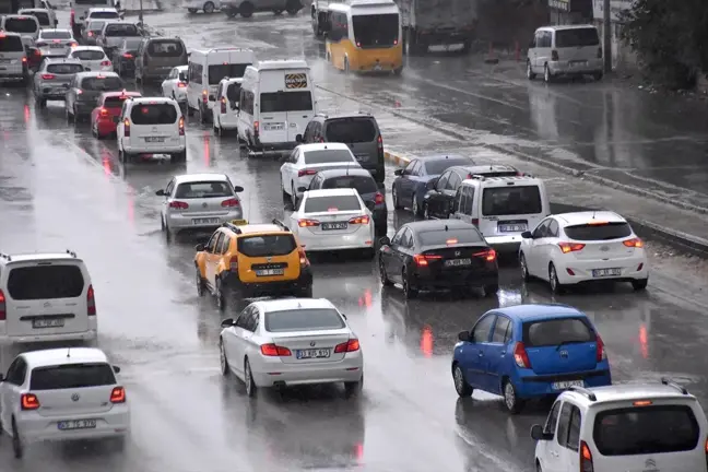 Van'da Sağanak Yağış Hayatı Olumsuz Etkiledi