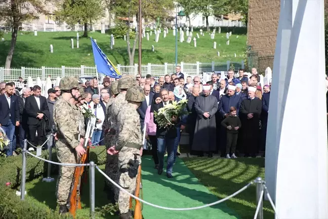 Boşnak lider İzetbegoviç, ölümünün 21. yılında kabri başında anıldı