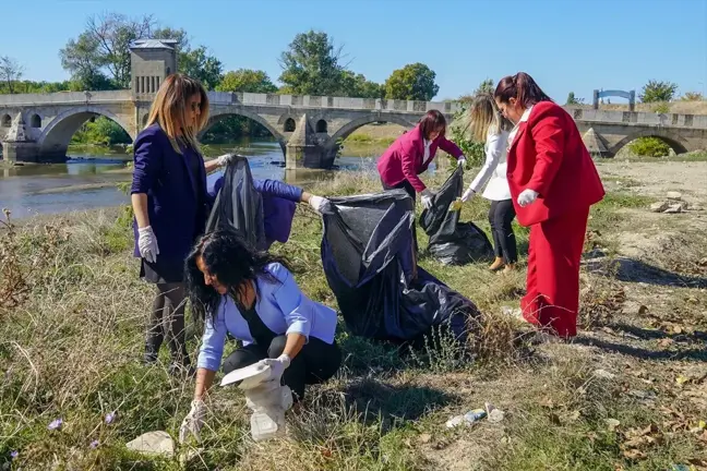 Kadın Muhtarlar Tunca Nehri'nde Çevre Temizliği Yaparak Farkındalık Yaratıyor