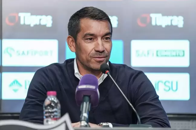 Van Bronckhorst: Fırsatları Gole Çevirme Konusunda Gelişmeliyiz