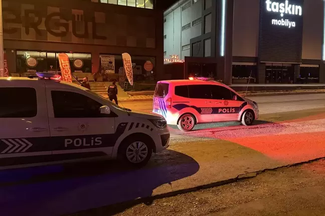 Elazığ'da Düğün Salonunda Bıçaklı Kavga: 4 Yaralı