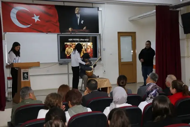 Amasya'da Öğrenciler Aşık Veysel'i Anma Programı Düzenledi