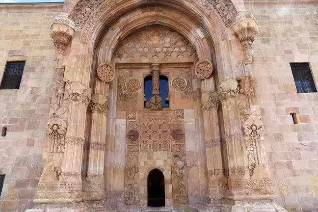 Divriği Ulu Camii ve Darüşşifası Yeniden Ziyarete Açıldı