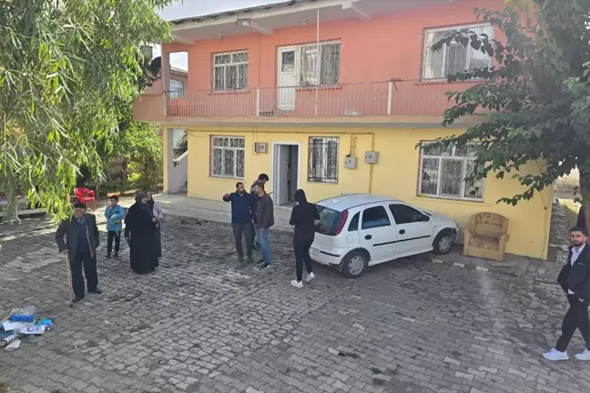 Elazığ'da Minibüs ile Otomobil Çarpıştı: 3 Yaralı