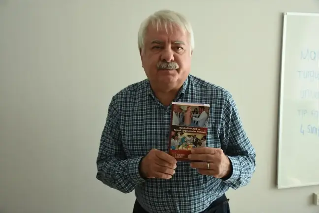 Emekli Prof. Dr. Cengiz Yakıncı'dan Tıp Öğrencilerine Kitap Bağışı