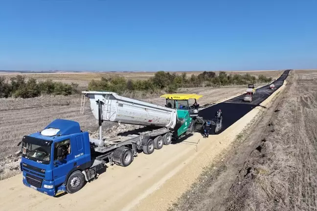 Edirne'de Köy Yollarına Sıcak Asfalt Uygulaması