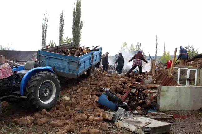 Kaymakam Tahir Ardal, Yangın Mağduru Aileyi Ziyaret Etti