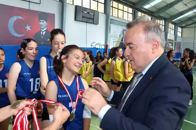 Ertuğrulgazi Ortaokulu Voleybol Turnuvasının Şampiyonu Oldu