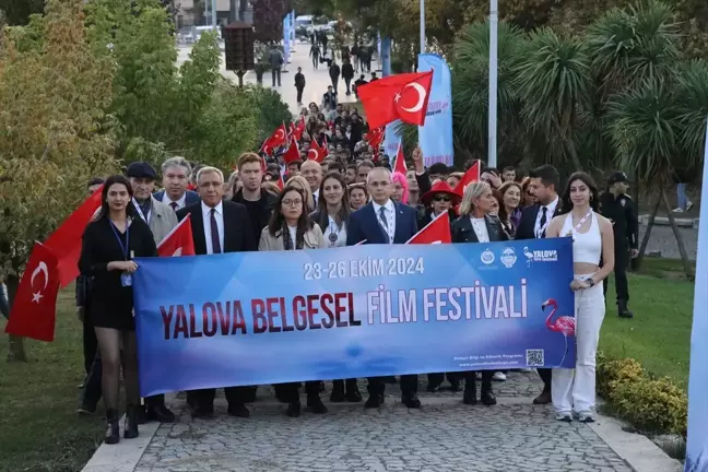 Yalova Film Festivali kortej yürüyüşüyle başladı