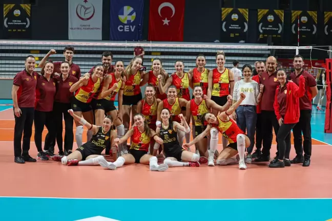 İzmir'in Rakipleri Voleybolda Zirveyi Paylaşıyor