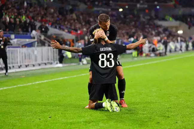 Beşiktaş, Lyon'u 1-0 Yenerek Avrupa'daki İlk Galibiyetini Aldı