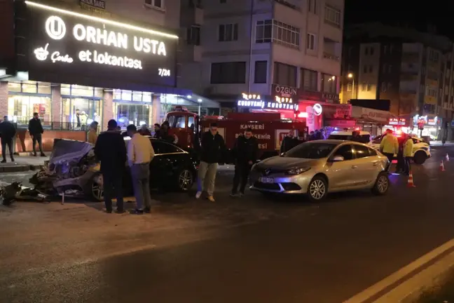 Kayseri'de Kaza: 4 Yaralı, Bir Araç Yandı