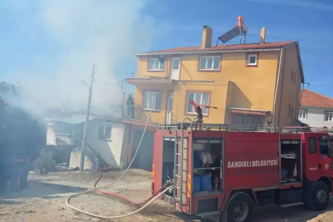 Sandıklı'da Ev Yangını: Hasar Oluştu