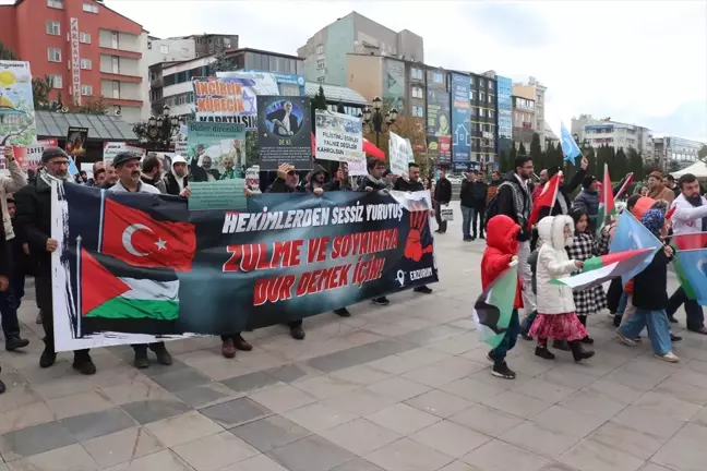 Erzurum'da sağlık çalışanları Gazze için 50'nci kez yürüdü