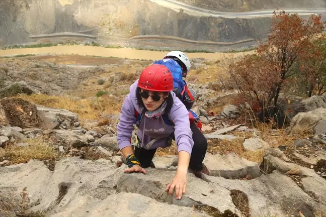 Gülizar Harmancı: Hakkari'nin İlk Kadın Dağcı Rehberi