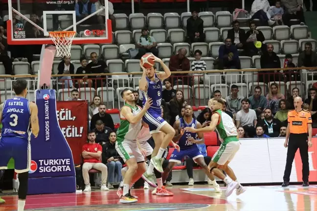 TOFAŞ, Yalovaspor Basketbol'u 77-65 Yenerek Galip Geldi