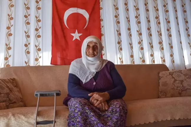 Asırlık çınar Güllü nine, Cumhuriyet'in 101. yılına şahitlik ediyor