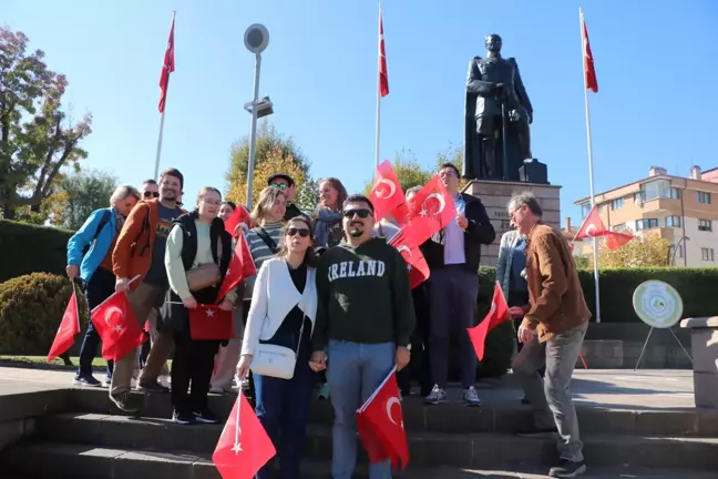 Bolu'da Cumhuriyet Bayramı Töreni ve Yeni Evlilerle Kutlama